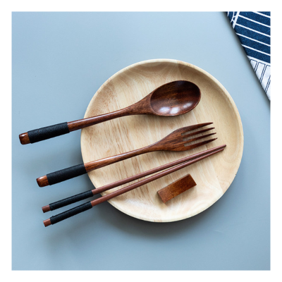 Bộ Đồ Dùng Bàn Ăn Bằng Gỗ Sang Trọng